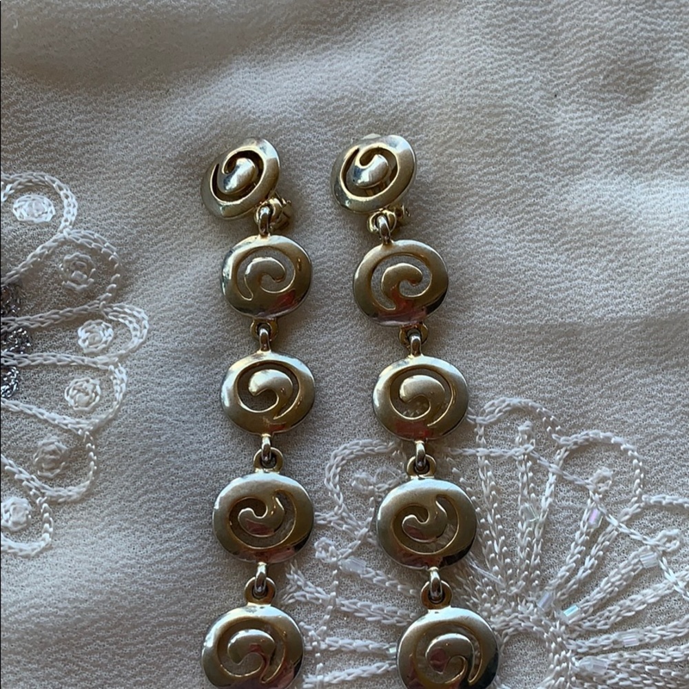 Dangling earrings clip on
